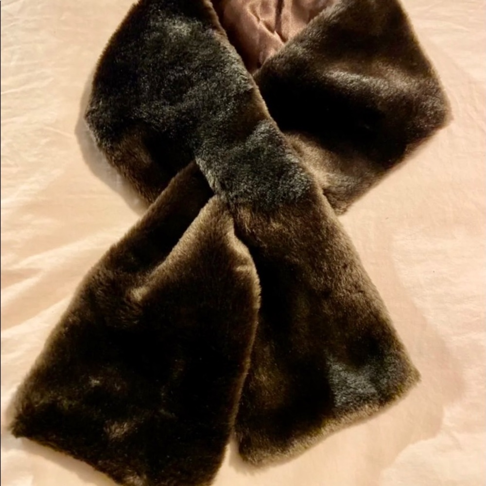 New York & Co Faux Fur wrap
